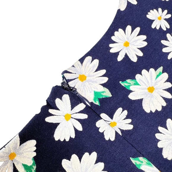 Old Navy Daisy Print Mini Dress – Size XS – Floral, Flattering & Effortless 🌼🖤 - Picture 13 of 14